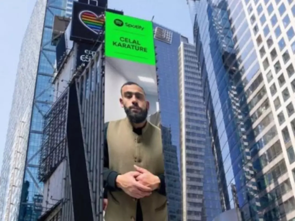 تبریزی‌ستاره‌ای در Times Meydanı: Celal Karatüre جهانی را به تلاطم انداخته است