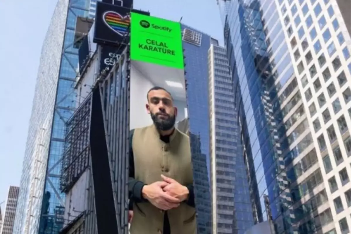 تبریزی‌ستاره‌ای در Times Meydanı: Celal Karatüre جهانی را به تلاطم انداخته است